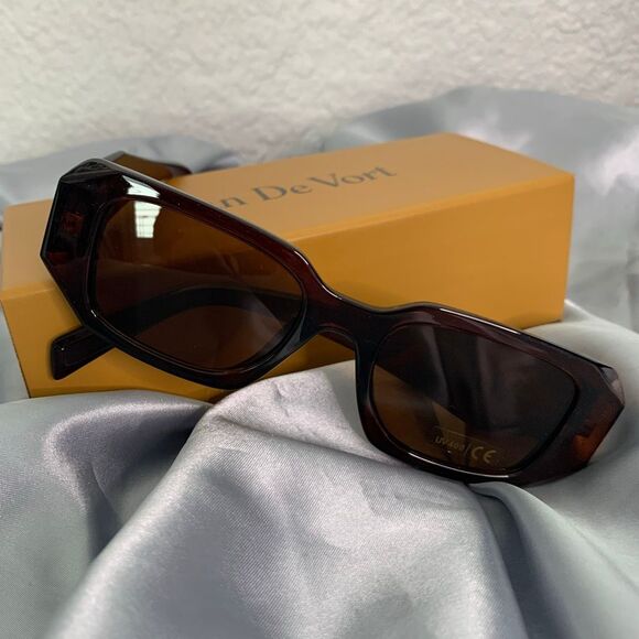 Van De Vort Sunglasses – Chunky Tortoise Rectangle Frame Dark Brown - Picture 7 of 9